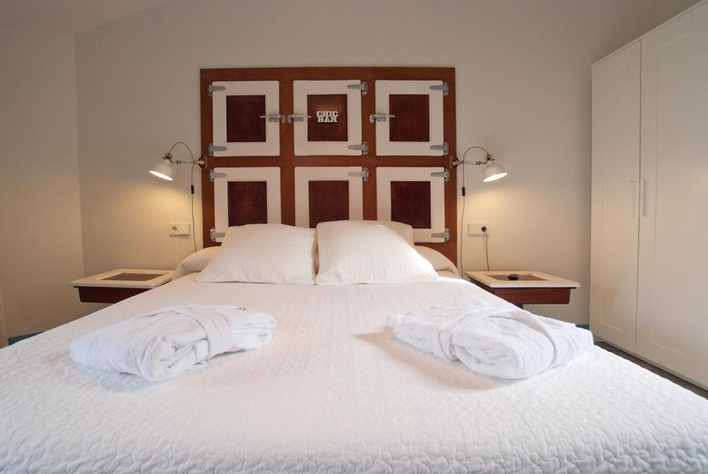 Hotel Hostal Chic Сан-Фаліу-да-Ґішулс Номер фото