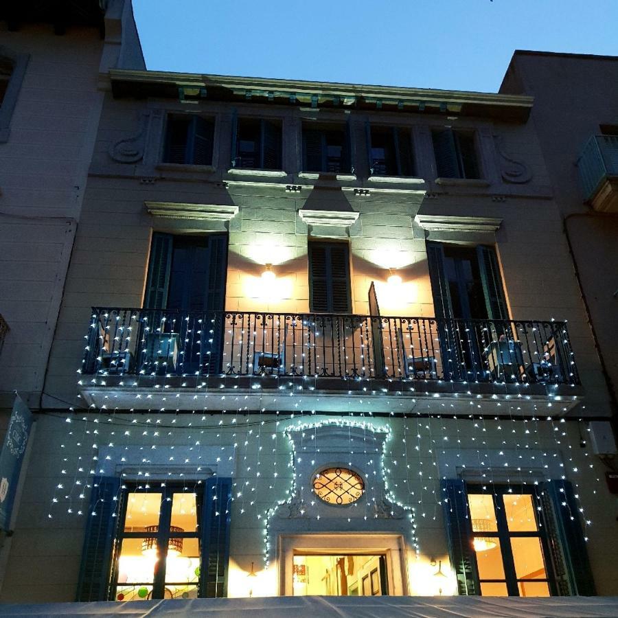 Hotel Hostal Chic Сан-Фаліу-да-Ґішулс Екстер'єр фото